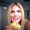 heidi-klum-eating-14