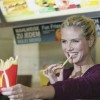 heidi-klum-eating-7